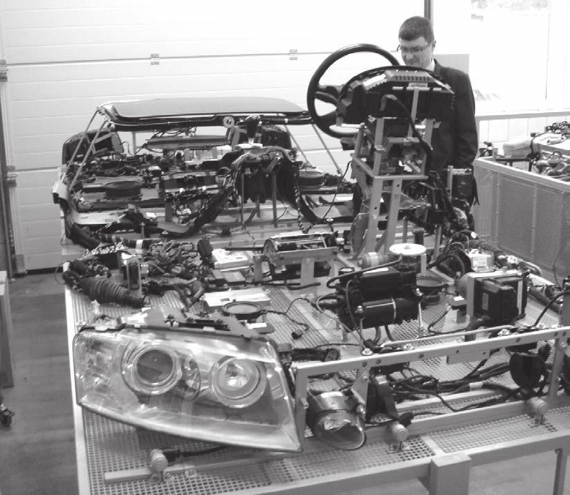 VGTU svetur Automobilių elektroninės įrangos stendas Buvo sutarta susitikti Olštyne, apžiūrėti UWM universiteto laboratorijose esančią įrangą ir aptarti bendradarbiavimo galimybes.