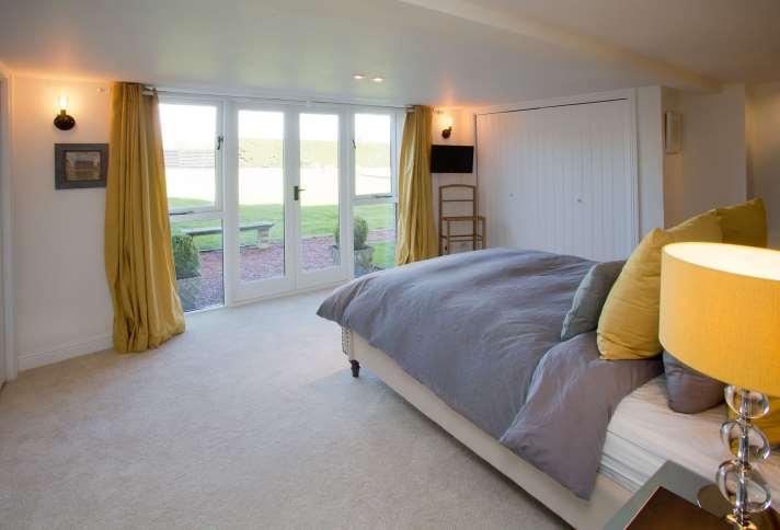 Wells, Mendip and Farrington Golf courses are conveniently located close by and Horse Racing enthusiasts are catered for