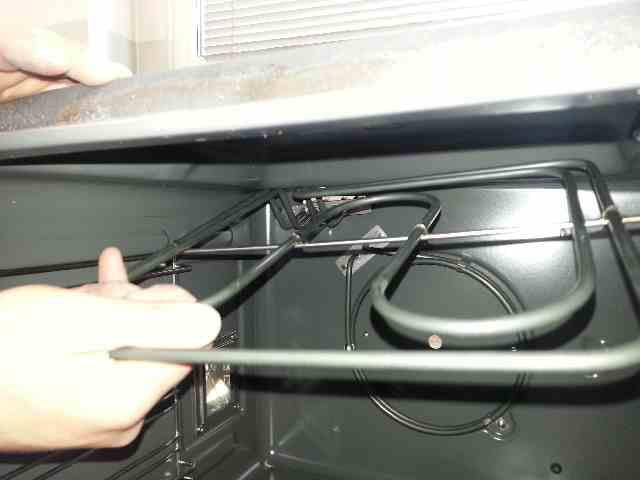 After unscrewing, remove the heater from the oven chamber. 2.