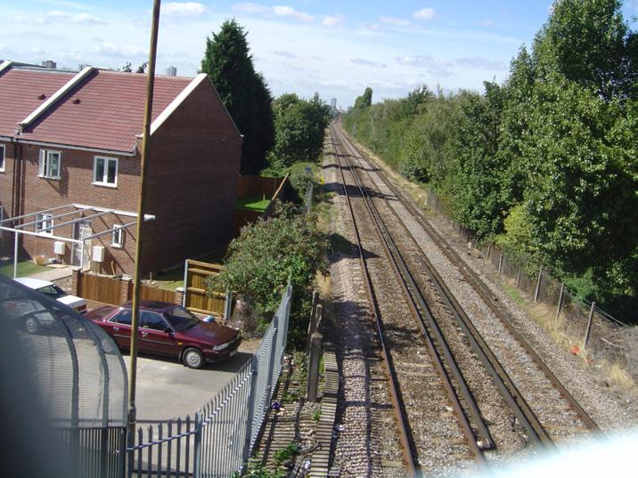 ROUTE WINDOW SE7 (measured from track level) will be installed between the tunnel portal ramp at Plumstead and Northwood Primary School. 27.
