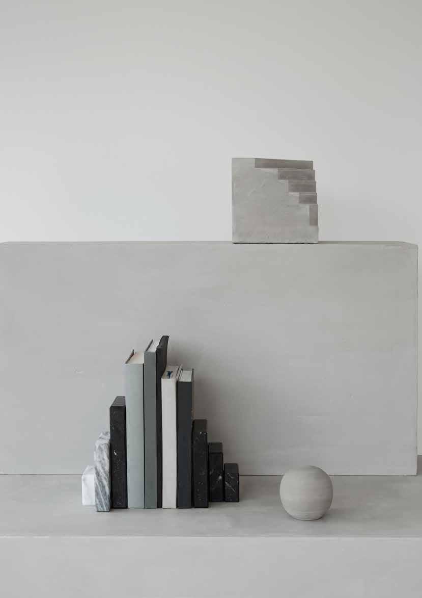 S/ S S/ S 62 63 Bookend Sculpture Both a sculpture and a bookend, this