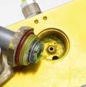 compressor, oil flush required Orange/yellow Oil starts to overheat: check the condition of the compressor, oil flush required Pale yellow/white Oil OK TIP: Watch