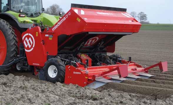 MIEDEMA CP 42 LIFTED Short and manoeuvrable, the CP 42 lifted is the best choice for potato growers who want a large capacity.