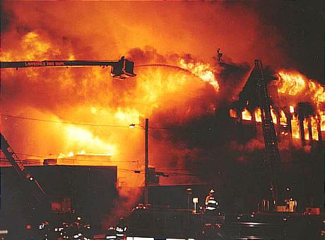 Figure 7. Photo showing firefighting efforts following the nylon fiber explosion at Malden Mills (Methuen, Massachusetts, December 11, 1995). 18 4.3.