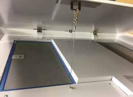 To do this, lay the extractor down on a protected surface, taking care not to damage anything.