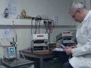 The accredited laboratory of JRI Maxant provides temperature calibration certificates in a range from -20 C to +140 C with an uncertainty of ±0,037 C, and from -80 C to -40 C (±0,055 C) and at -196 C