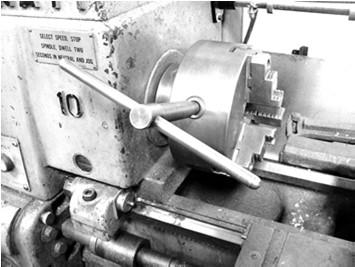 6 Manual Engine Lathe 330,000 Manual Metalcutting Lathes