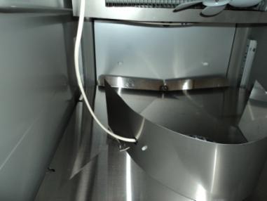 Fan Shroud Cabinet Thermistor : Mounted inside Shroud To check thermistor resistance, follow the steps below.