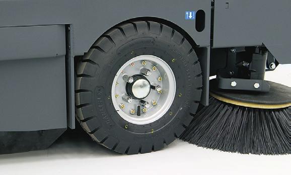 We have the right accessories for your cleaning needs, whether your facility is a distribution center, manufacturer of engine