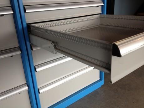 Handle cover allows for labels to be added or changed to allow users to easily see what is in the drawer with text, pictures, or barcodes. s utilize 1 spacing for drawer slides and roll-out trays.