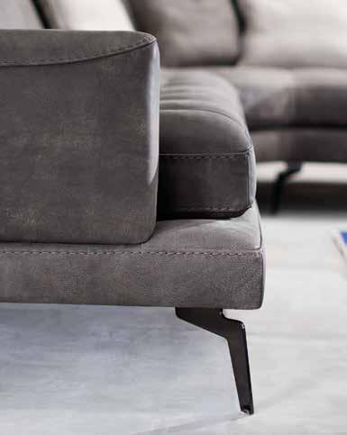 Living Simplicity takes form and designs Living, a minimalist-style sofa with a classic taste, thanks to the elegant tufting that characterizes the seat in Memory Foam.