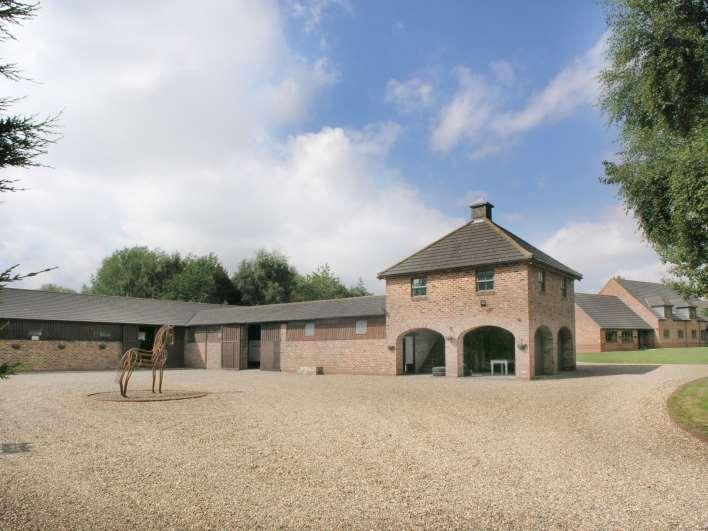 EQUESTRIAN FACILITIES A separate wide entrance leads from Carr Lane to the livery yard and the award winning stable block.