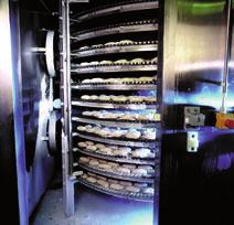 A conveyor belt transports the food through the level-controlled nitrogen bath. The immersion freezer is mainly used in combination with other freezers in order to boost their effectiveness.
