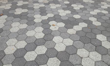 Unit pavers and paving with patterns can