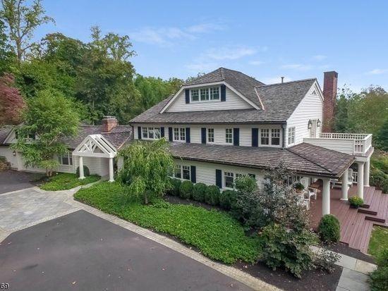 140 Old Farm Road Basking Ridge, NJ 07920 Features Historic custom home updated for 21 st Century living Built 1890 Complete interior and exterior painting, new carpeting September 2017 11 rooms
