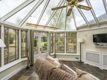 Shafford Cottages, Redbourn Road, St Albans, AL3 6LB Offered for sale with NO UPPER CHAIN is this enchanting four bedroom semi-detached
