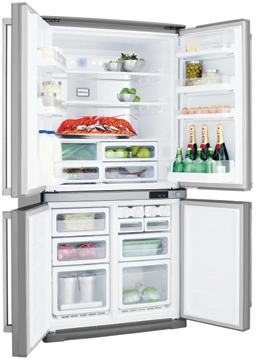The generous storage capacity, spacious compartmentalised freezer and extra-wide fridge compartment ensure that all of your groceries and even your party platters can