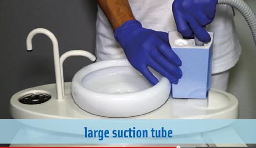 2 See illustration Suck off some water with each of the suction tubes after every treatment.