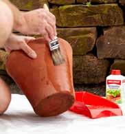 Apply impregnator on dry terracotta with a brush.