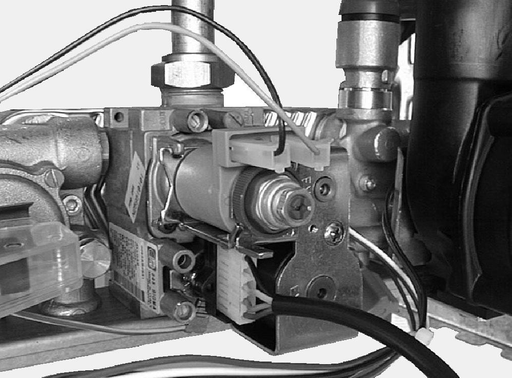 10 Modulating gas valve 10.1 Function The Modulating gas valve in Fig. 1 controls the gas inflow to the boiler burner. 8 1 7 2 3 6 5 4 Fig. 2 10.3 djustment Fig.