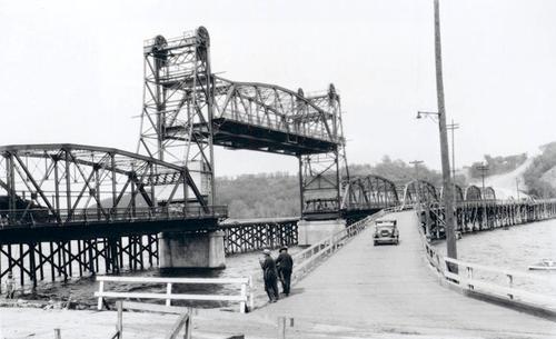THE STILLWATER BRIDGE STORY 1931 Stillwater Bridge Part I: The Backstory Behind the Bridge Undoubtedly the highest profile road project in Minnesota is the new bridge at Stillwater, the St.