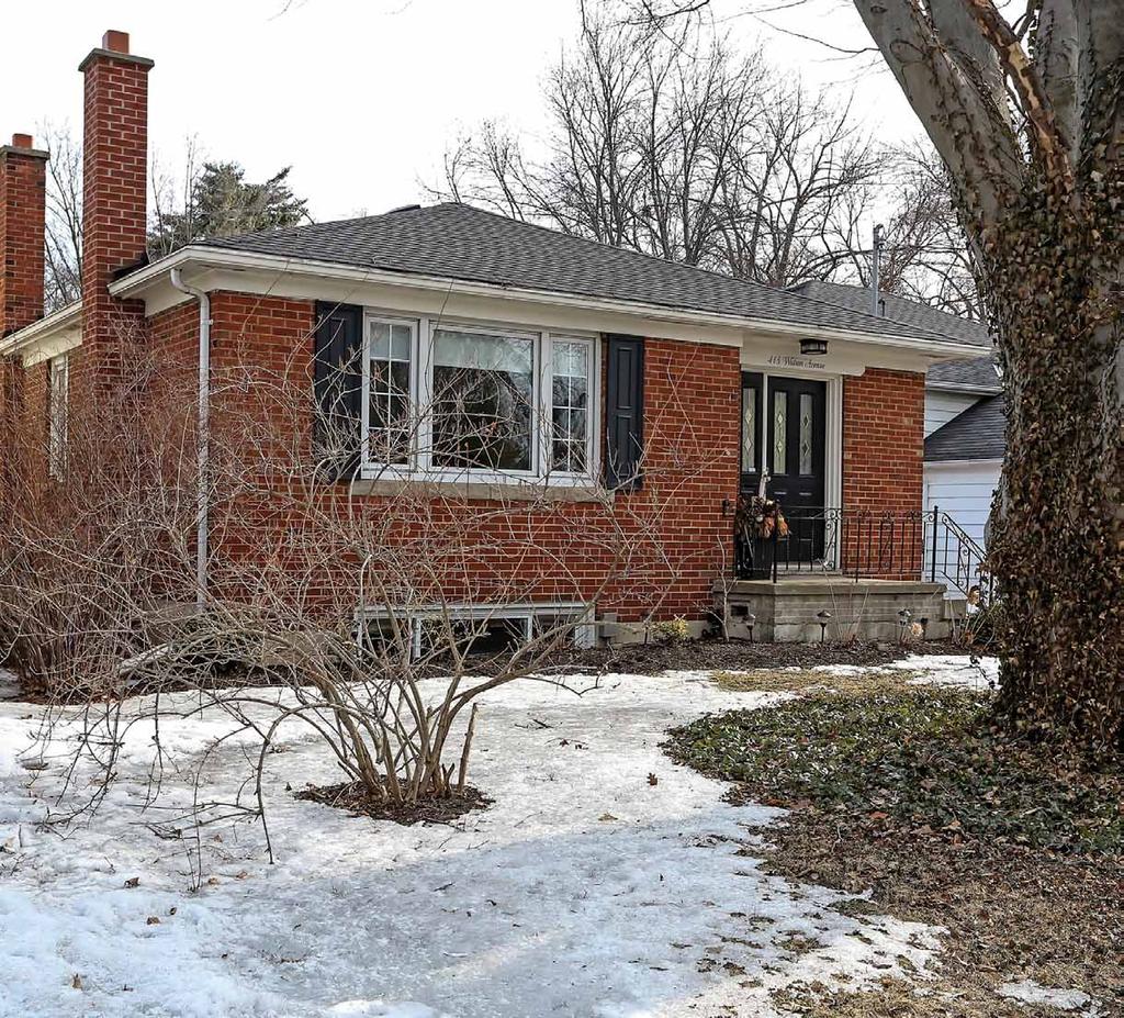 Completely Renovated Lifestyle Bungalow Completely renovated bungalow located on a great 48 x 125 lot in Old Oakville.