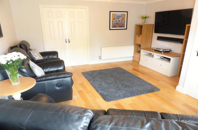 Chambers Grove, Chapeltown, Sheffield, S35 2TD STEP INSIDE THIS BEAUTIFULLY PRESENTED, 4 DOUBLE BEDROOM DETACHED PROPERTY LOCATED ON THIS POPULAR ESTATE IN THE FABULOUS COMMUTER LOCATION OF