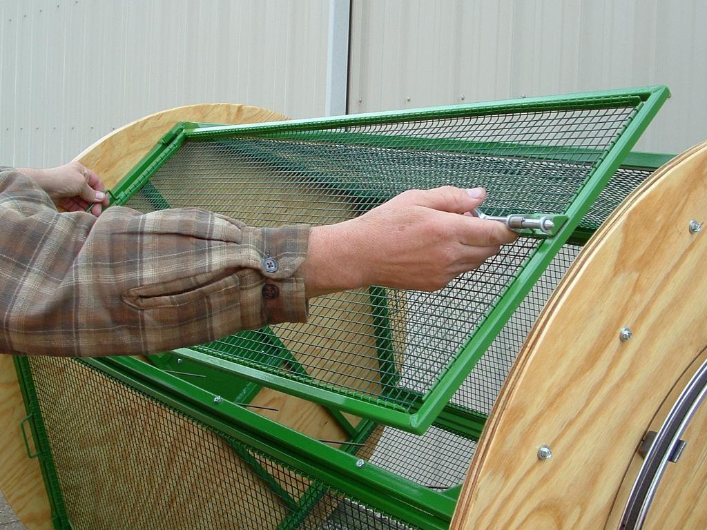 Inserting/Removing Panels To insert a panel, retract the latch on the panel and rotate the handle until the locking pin catches in the base slot as shown in the photo to the right.