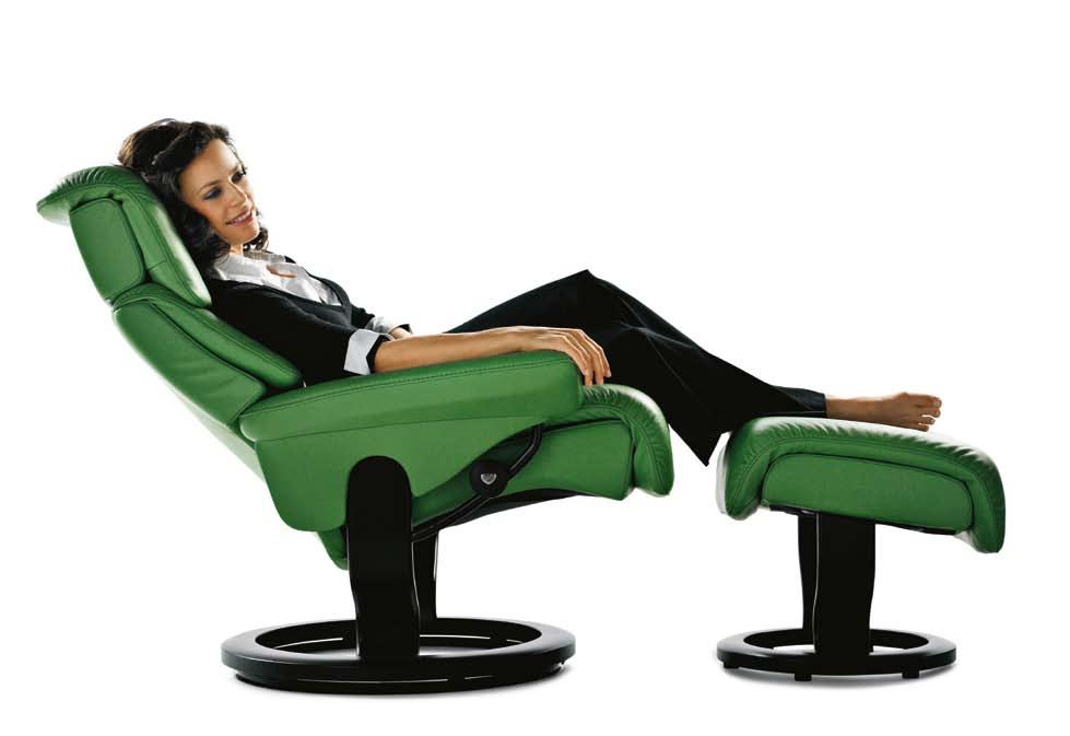 Stressless Features 9 Discover the secrets of personal comfort The patented Stressless Plus system automatically adjusts the headrest as you