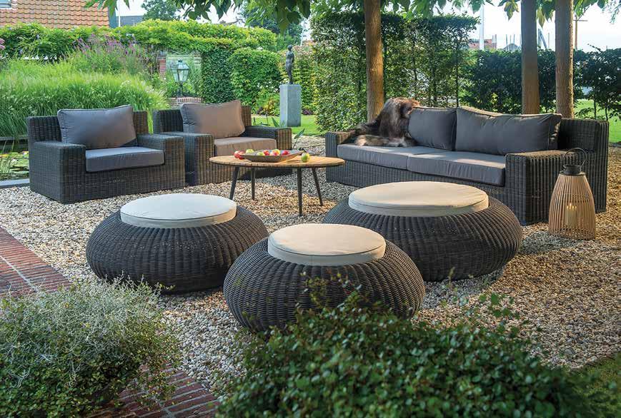 35 Left page: Ottomano sofa set: 2 x lounge chair, 1 x sofa 3-seater in 4 mm round wicker Black gold with cushions in ring spun acrylic Linen