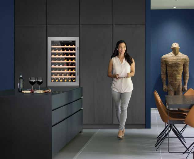 CLASSIC IN-COLUMN SINGLE ZONE WINE CABINET WC6500 h:886mm Stainless Steel PERFORMANCE e Energy Class A Energy consumption 146kWh/yr Ambient temperature 16ºC-32ºC Temperature range 5ºC-18ºC Humidity