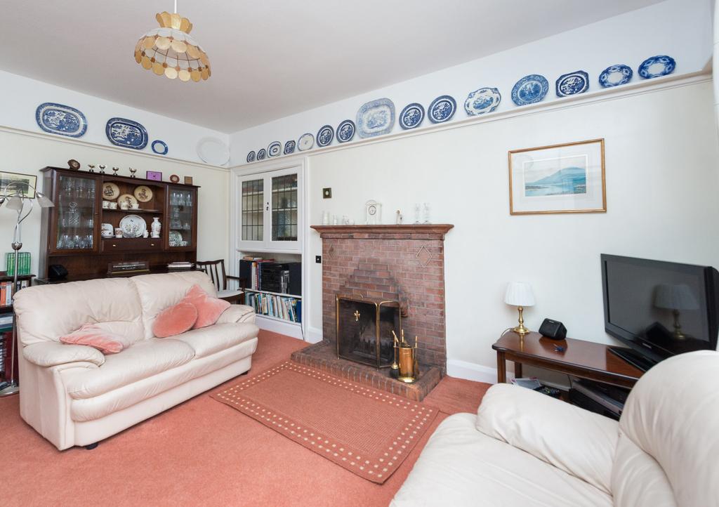 Drawing room Drawing room THE FACTS YOU NEED TO KNOW Four bedrooms, four reception rooms Lovely location with superb