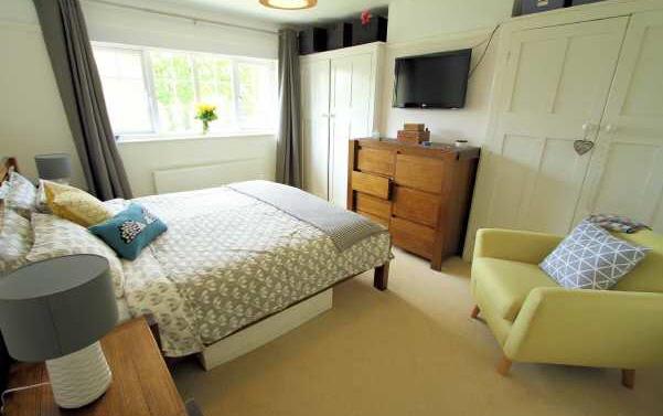 68m) With stripped pine floorboards, picture rail, bay window to the front, two built in wardrobes, TV aerial point and radiator. Bedroom 3 8'9 x 7'5 (2.67m x 2.
