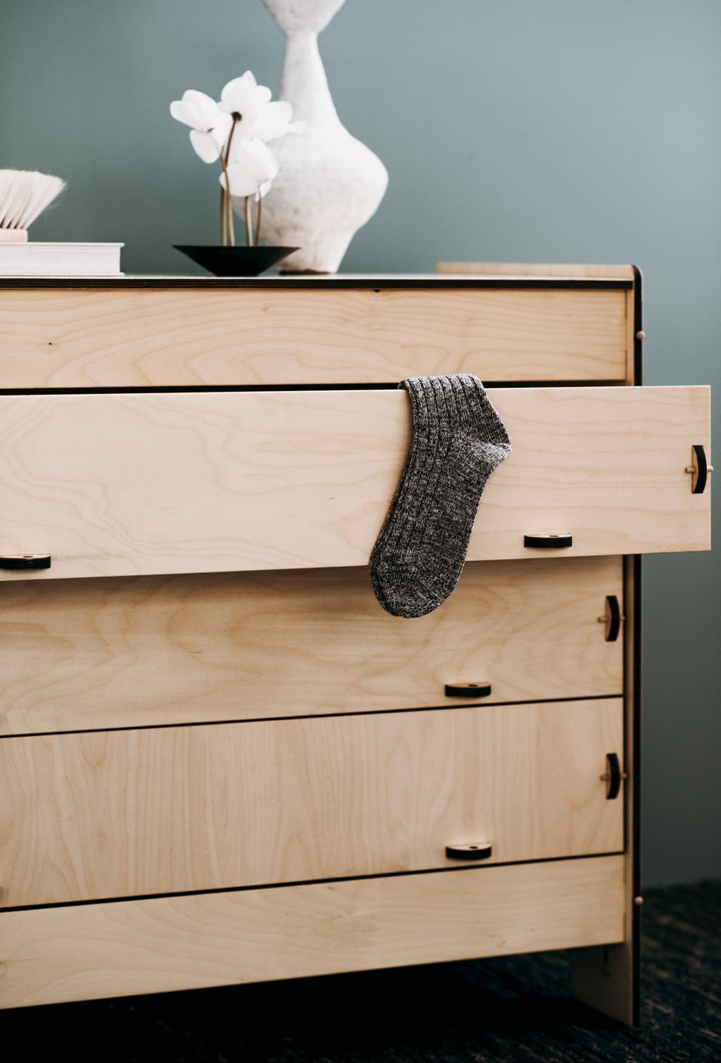 A4 DRAWERS AND CHANGE STATION Designed exclusively for Plyroom, this elegant 3-drawer dresser features Italian designer Paolo Cogliati s signature organic temperament.