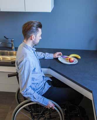FlexiCorner worktop giving easy height adjustment for one person use. FlexiElectric is optimal for frequent and independent use.
