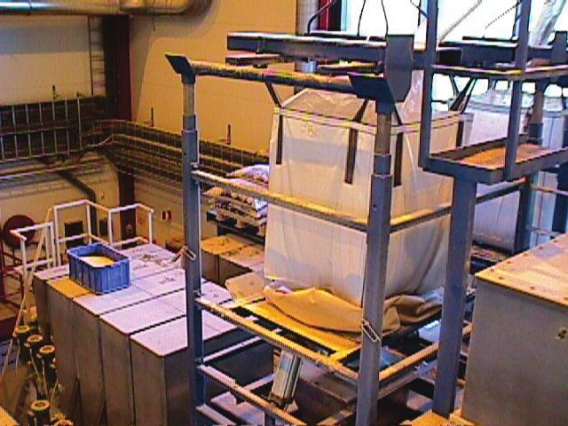 Manufacturer:Abel Company, Wisconsin, USA Capacity:4 ton/hour Capacity:22 Batching Bins as follows: 4 x 1200 lt. 2 x Big Bag (500 kg each) 8 x 600 lt. 8 x 120 lt.