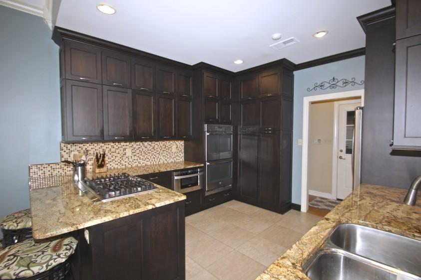 tile backsplash, recessed lighting, smooth ceiling, beautiful cabinetry, pantry,