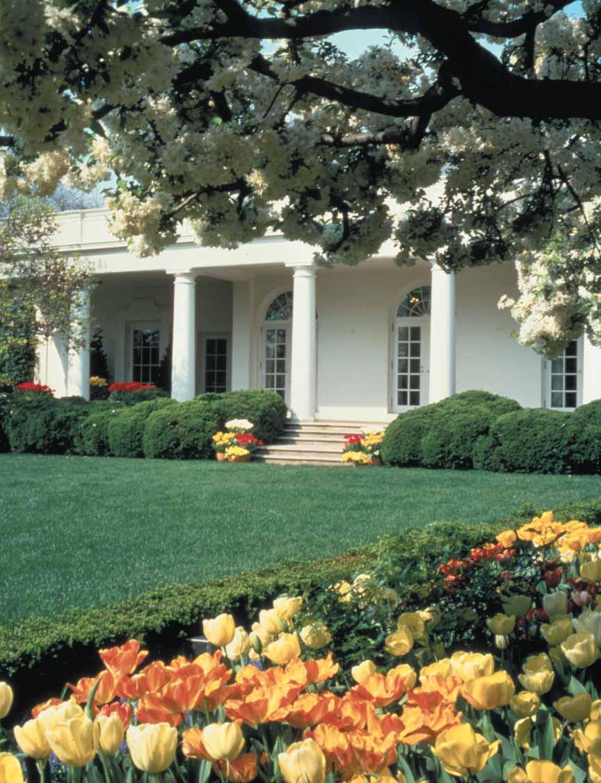 The White House Rose Garden is one of the world s most famous gardens.