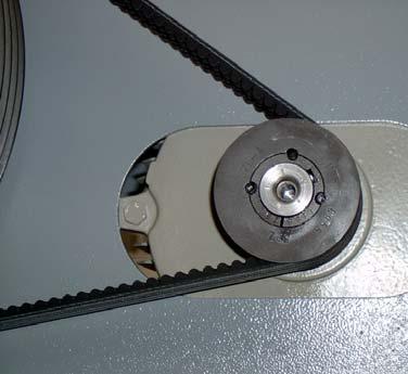 Standard pulley flywheel pulley (option) Transmission by V-belt-drive.