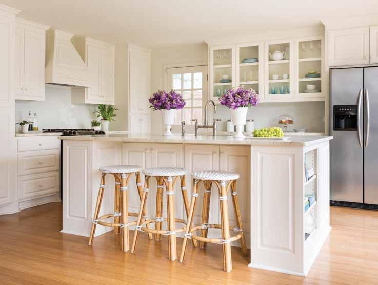 It s airy, fresh, and so happy! Susan Walsh, Designer The kitchen received all new cabinetry during the renovation.