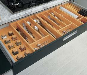 BEECH CUTLERY TRAY INCLUDING SPICE