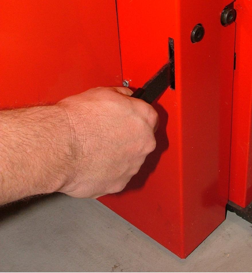 To open the combustion chamber door Fit the removable door handle into the slot in the door catch. Refer to Figure G. Lift handle to disengage the catch and open the door. Refer to Figure H.