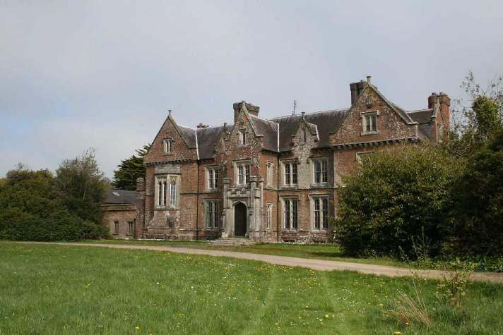 WELLS HOUSE & GARDENS Located 18km from Gorey, Co Wexford