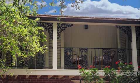 stucco finish chimneys Decorative metal or wood balcony/balustrade accents were common 5 6 5