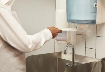 With 68% of foodborne illness outbreaks associated with food prepared in a restaurant,* and reusing dirty cloths being a common hygiene mistake, we can help guide you to the best wiping and cleaning