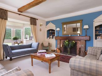 Situation Welcombe Bank Farm is situated just 1 mile from Stratford upon Avon and close to the village of Snitterfield in an elevated position with outstanding