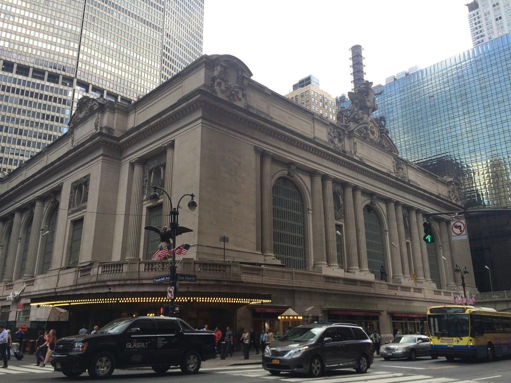 Learning Places Fall 2016 SITE REPORT #1 Expanded Grand Central Terminal Nagisa Maruyama 10.05.2016 INTRODUCTION The class visited the Grand Central Terminal which is located on East 42nd Street.