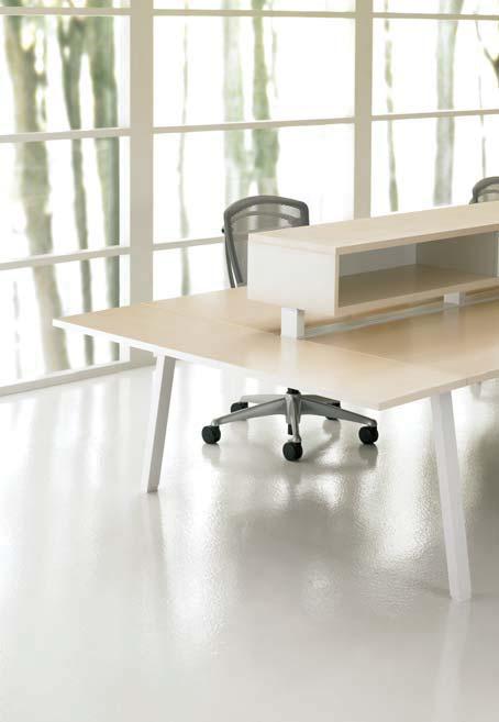 Peninsula Worksurface Peninsula worksurfaces create a place for casual meetings at