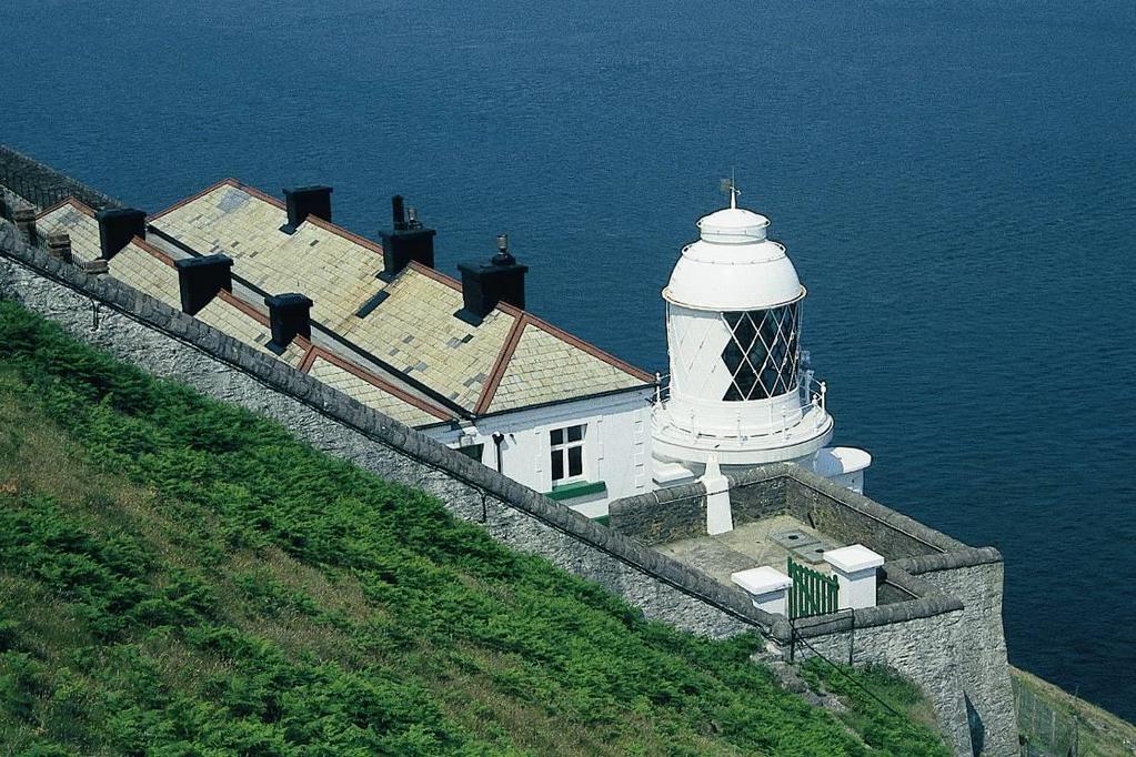 National Trust Cottages Access Statement Lighthouse Keeper s Cottage Foreland Point Lynton Devon South West Region Cottage Ref: 011099 Introduction.