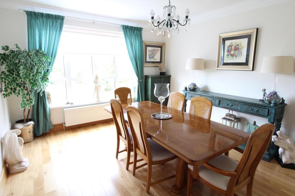 Page 4 Dining Room 4.50m x 3.90m Through Mahogany style double doors you enter this lovely, spacious room with a u.